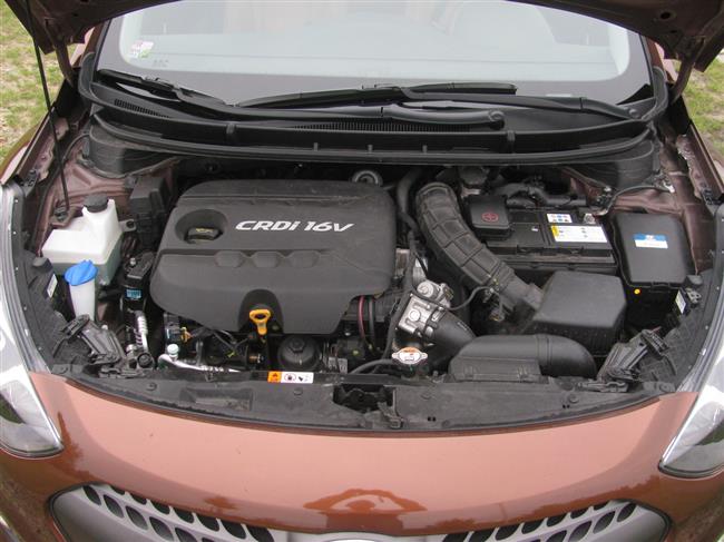 Hyundai i30 s karosri kup a naftovm motorem 1,6 CRDI