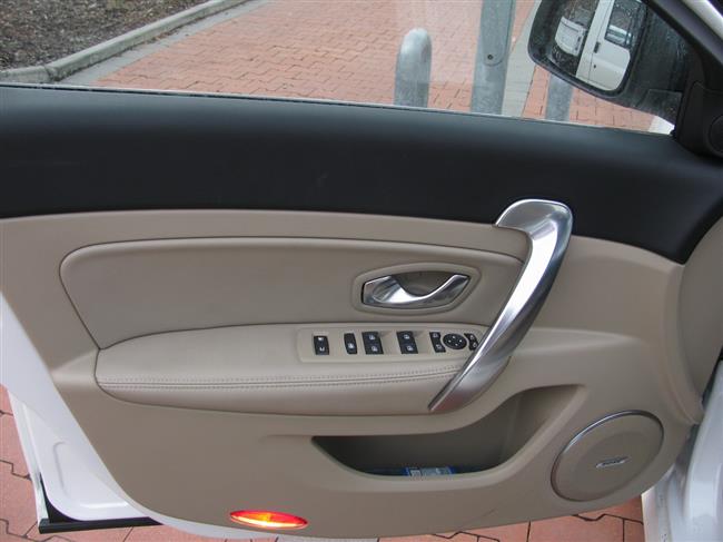 Luxusn sedan - Renault Latitude 3,0 dCI automat