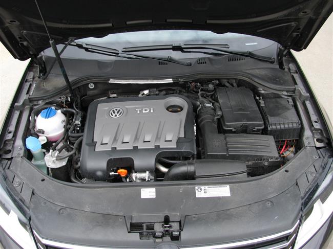 Rodinn kombi s spornm naftovm motorem s automatickou pevodovkou - VW Passat 2,0 TDI DSG