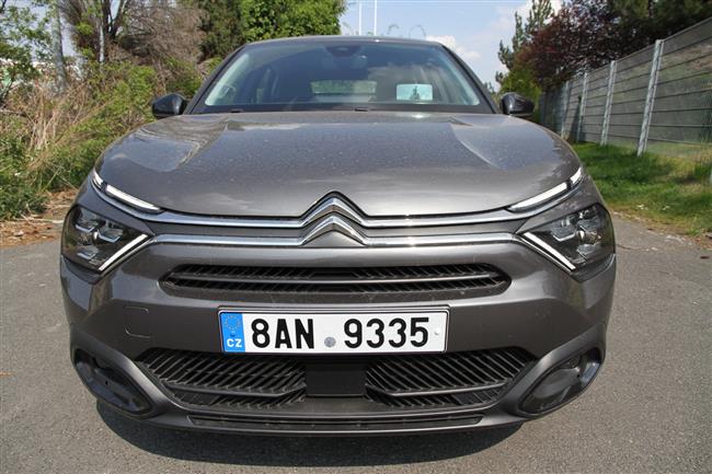 Test Citroenu C4 1,2 turbo automat vbava Feel Pack