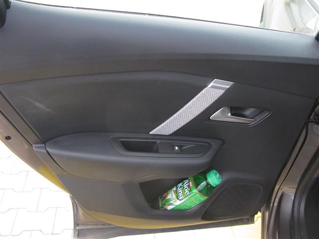 Test Citroenu C4 1,2 turbo automat vbava Feel Pack