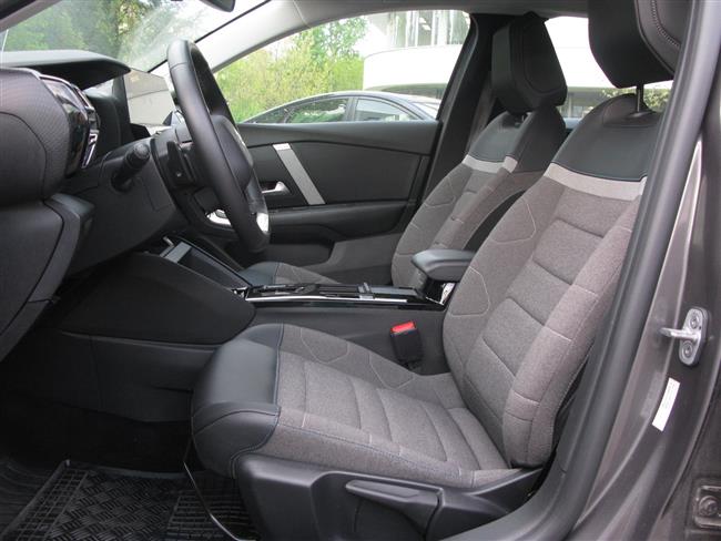 Test Citroenu C4 1,2 turbo automat vbava Feel Pack