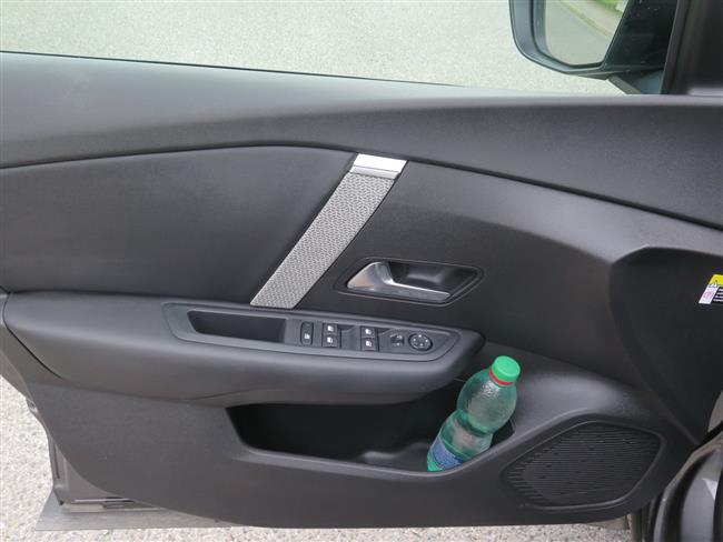 Test Citroenu C4X 1,2 turbo automat Shine