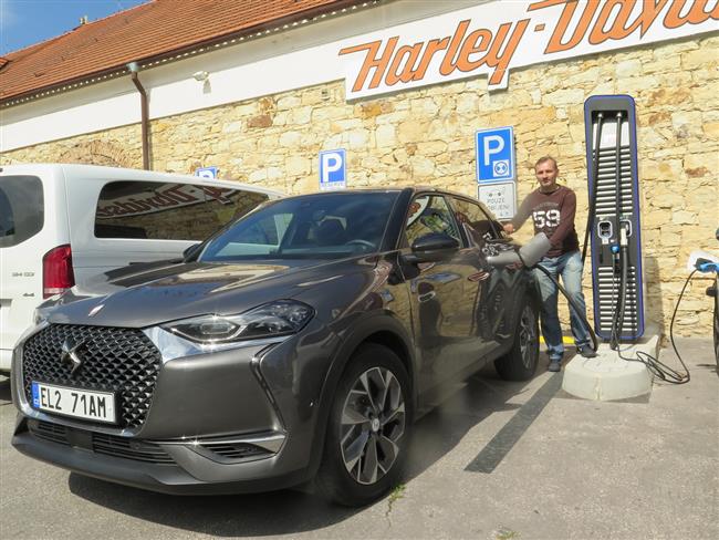 Test elektrickho DS3 Crossback E-Tense Grand Chic