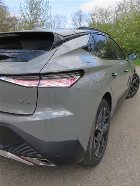 Test DS4 Rivoli Cross s naftovým motorem 1,5 s automatem