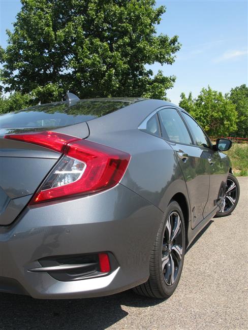 Test Hondy Civic sedan 1,5 Turbo Executive