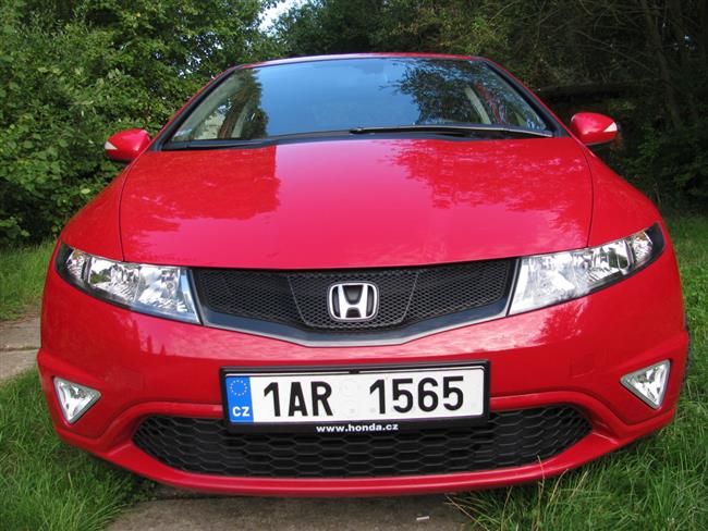 Honda Civic v ptidveov karosrii s vbavou GT a benznovm motorem 1,8 VTEC