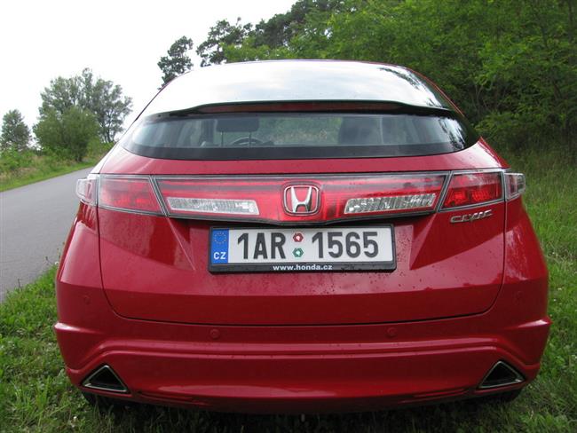 Honda Civic v ptidveov karosrii s vbavou GT a benznovm motorem 1,8 VTEC