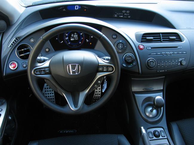 Honda Civic v pětidveřové karosérii s výbavou GT a benzínovým motorem 1,8 VTEC