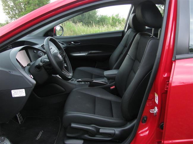 Honda Civic v pětidveřové karosérii s výbavou GT a benzínovým motorem 1,8 VTEC