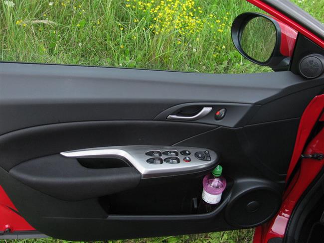 Honda Civic v pětidveřové karosérii s výbavou GT a benzínovým motorem 1,8 VTEC