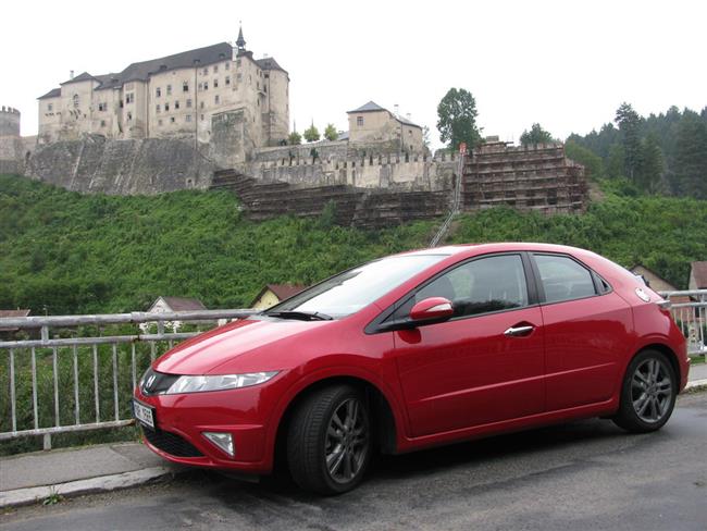 Honda Civic v pětidveřové karosérii s výbavou GT a benzínovým motorem 1,8 VTEC