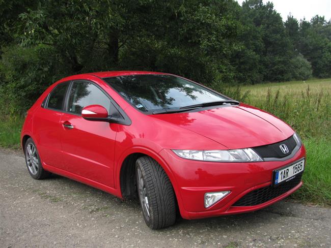 Honda Civic v pětidveřové karosérii s výbavou GT a benzínovým motorem 1,8 VTEC