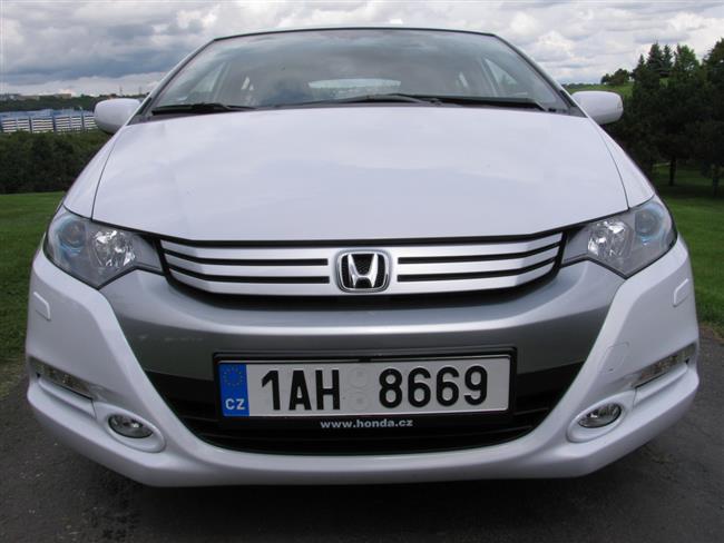 Honda Insight hybrid s benzínovým motorem a elektrickým pomocníkem