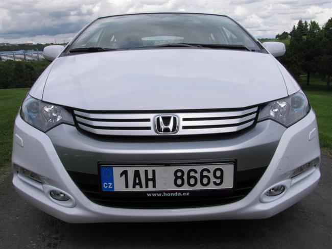 Honda Insight hybrid s benznovm motorem a elektrickm pomocnkem