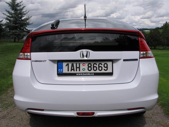 Honda Insight hybrid s benzínovým motorem a elektrickým pomocníkem