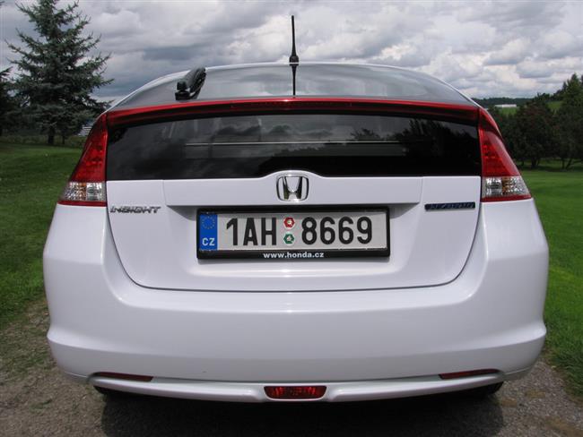 Honda Insight hybrid s benznovm motorem a elektrickm pomocnkem