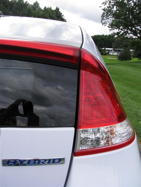 Honda Insight hybrid s benzínovým motorem a elektrickým pomocníkem
