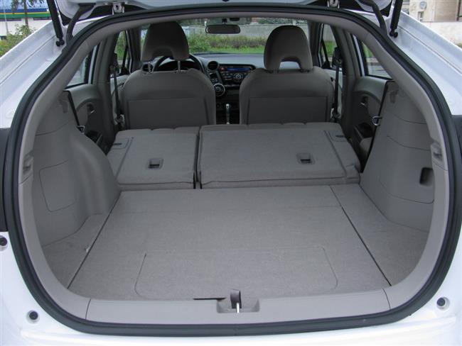 Honda Insight hybrid s benzínovým motorem a elektrickým pomocníkem