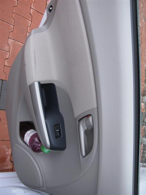 Honda Insight hybrid s benzínovým motorem a elektrickým pomocníkem