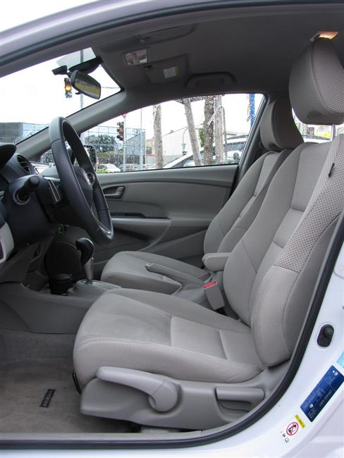 Honda Insight hybrid s benzínovým motorem a elektrickým pomocníkem