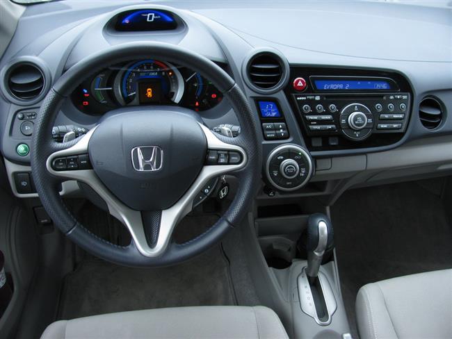 Honda Insight hybrid s benznovm motorem a elektrickm pomocnkem