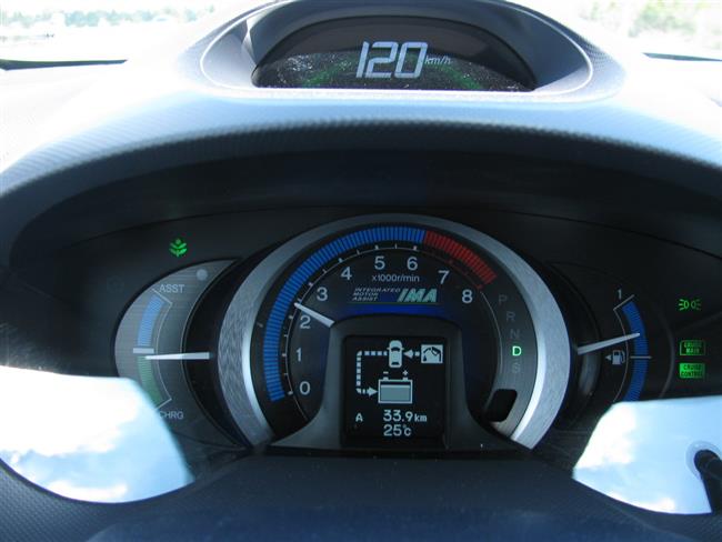Honda Insight hybrid s benzínovým motorem a elektrickým pomocníkem