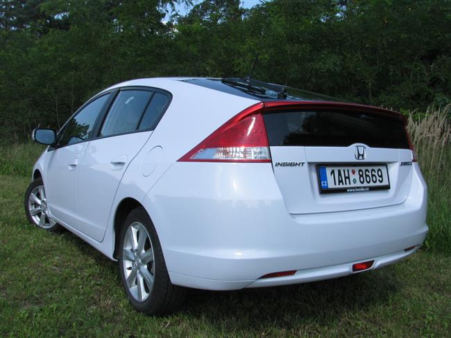 Honda Insight hybrid s benzínovým motorem a elektrickým pomocníkem