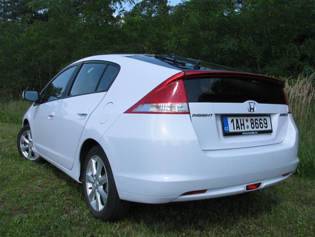 Honda Insight hybrid s benznovm motorem a elektrickm pomocnkem