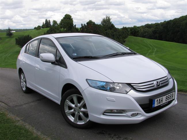 Honda Insight hybrid s benzínovým motorem a elektrickým pomocníkem