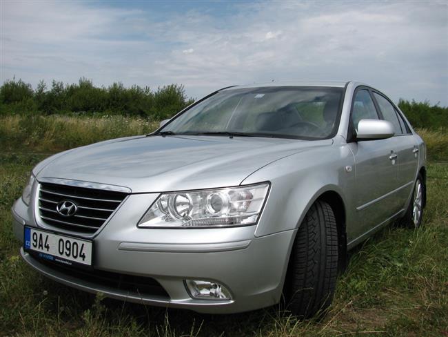 Test limuzíny střední třídy Hyundai Sonata s dieselem a automatem