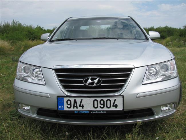 Test limuzíny střední třídy Hyundai Sonata s dieselem a automatem