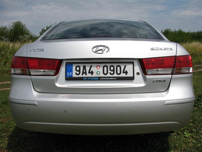 Test limuzíny střední třídy Hyundai Sonata s dieselem a automatem