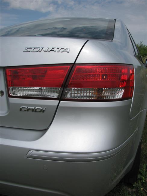 Test limuzíny střední třídy Hyundai Sonata s dieselem a automatem