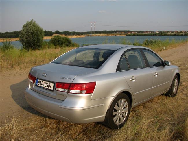 Test limuzíny střední třídy Hyundai Sonata s dieselem a automatem