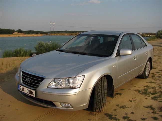Test limuzíny střední třídy Hyundai Sonata s dieselem a automatem