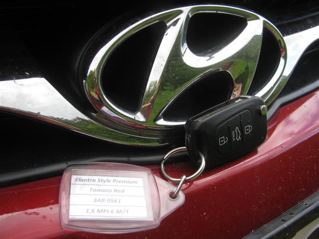 Test sedanu Hyundai Elantra s manulem