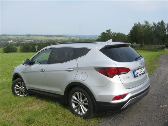 Test velkého SUV Hyundai Santa Fe s 2,4 benzínem v manuálu v sedmimístném provedení