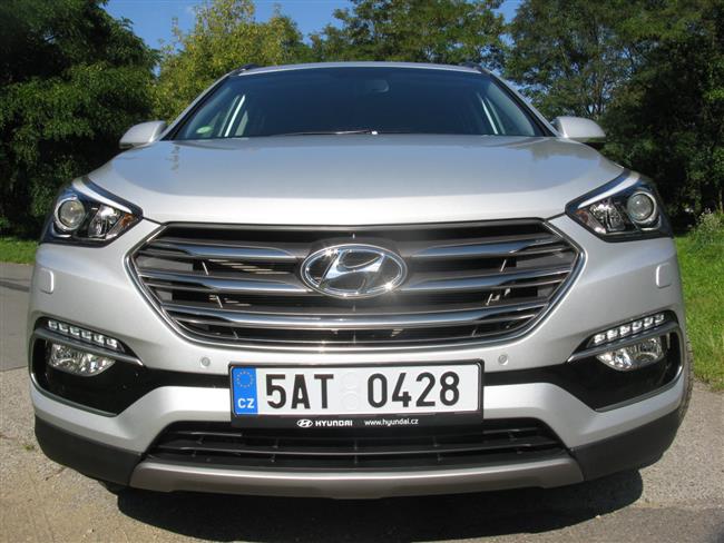 Test velkého SUV Hyundai Santa Fe s 2,4 benzínem v manuálu v sedmimístném provedení