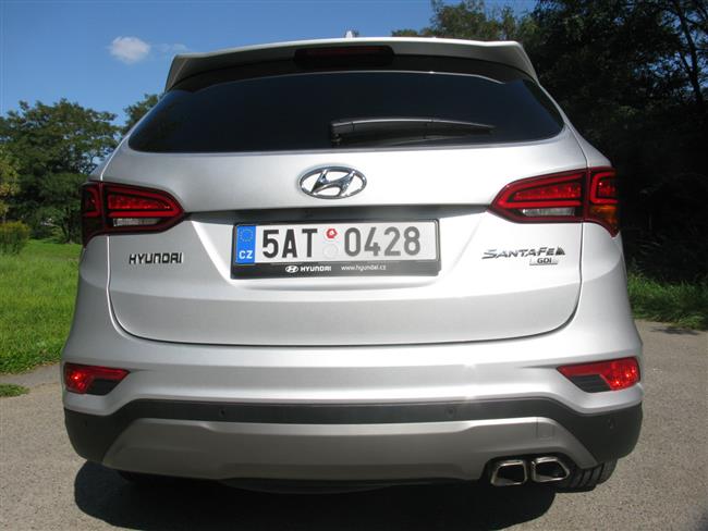Test velkého SUV Hyundai Santa Fe s 2,4 benzínem v manuálu v sedmimístném provedení