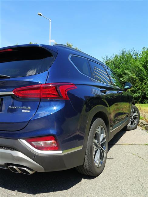 Test velkého SUV Hyundai Santa Fe s 2,2 CRDi automat v sedmimístném provedení