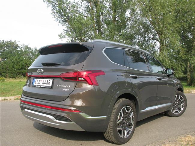 Test velkého SUV Hyundai Santa Fe PHEV v sedmimístném provedení