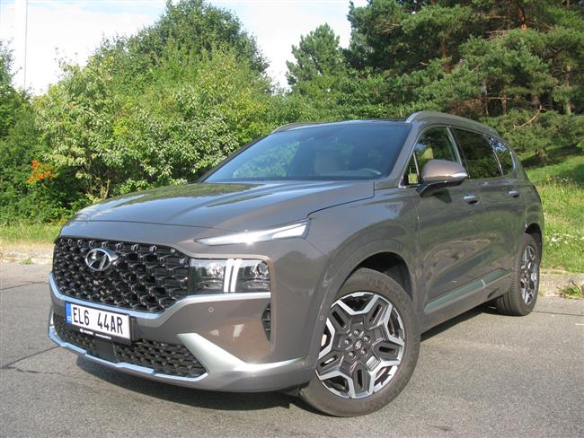Test velkého SUV Hyundai Santa Fe PHEV v sedmimístném provedení