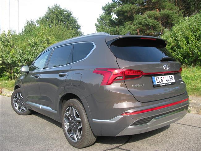 Test velkého SUV Hyundai Santa Fe PHEV v sedmimístném provedení