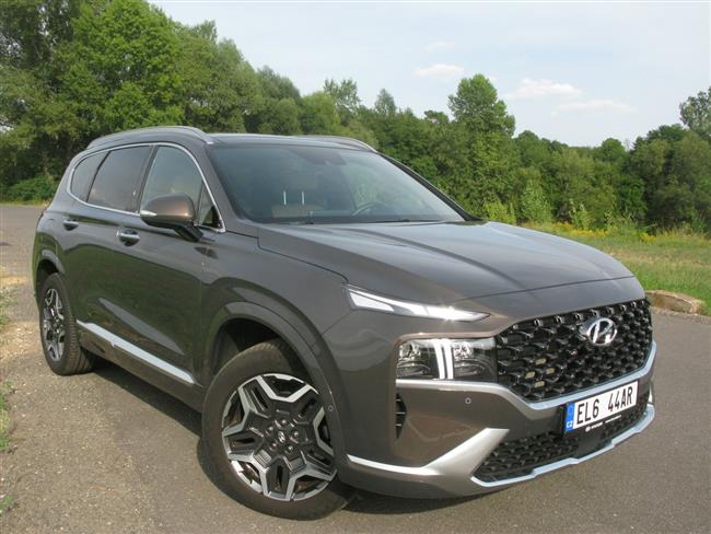 Test velkého SUV Hyundai Santa Fe PHEV v sedmimístném provedení