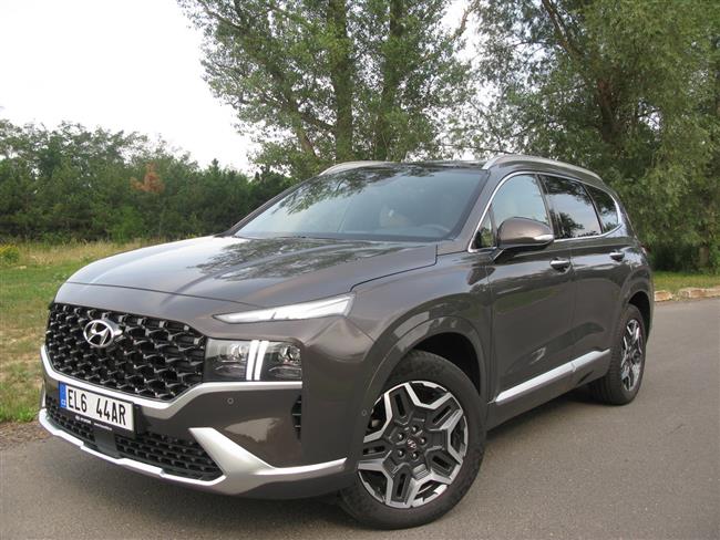 Test velkého SUV Hyundai Santa Fe PHEV v sedmimístném provedení