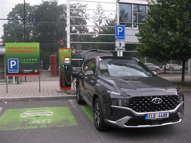 Test velkho SUV Hyundai Santa Fe PHEV v sedmimstnm proveden