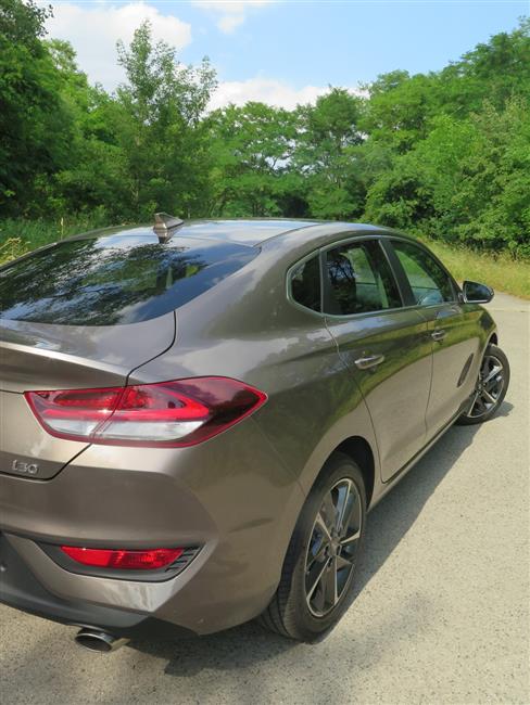 Test Hyundae i30 Fastback 1,5 Turbo mild hybrid