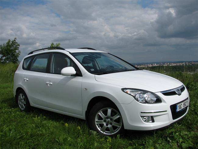 Rodinné české kombi s benzínovým motorem 1,6 to je Hyundai i30 CW