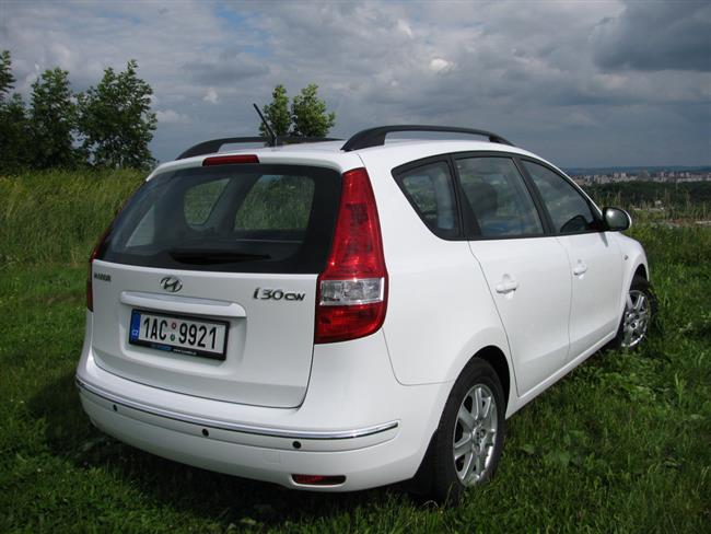 Rodinné české kombi s benzínovým motorem 1,6 to je Hyundai i30 CW